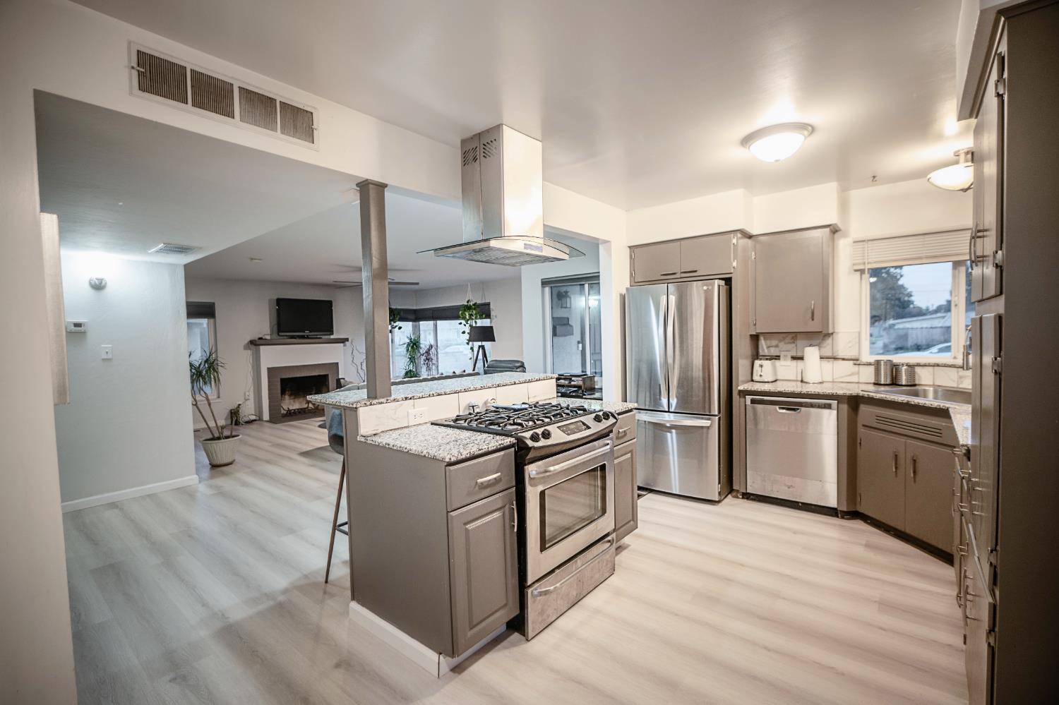 1447 West Normal Avenue Fresno, CA 93705 - Photo 8 of 29