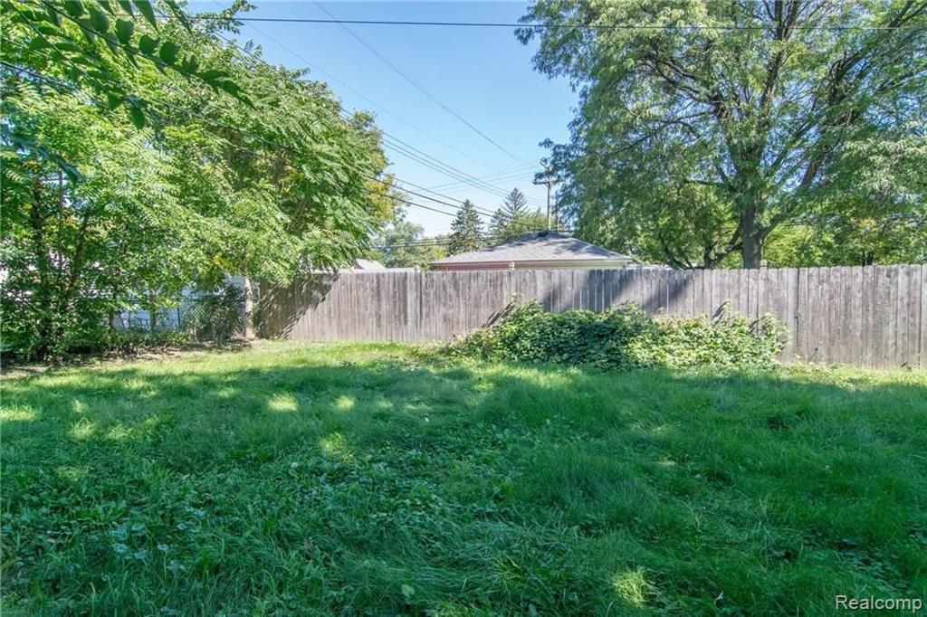 8183 Central Street Center Line, MI 48015 - Photo 32 of 35