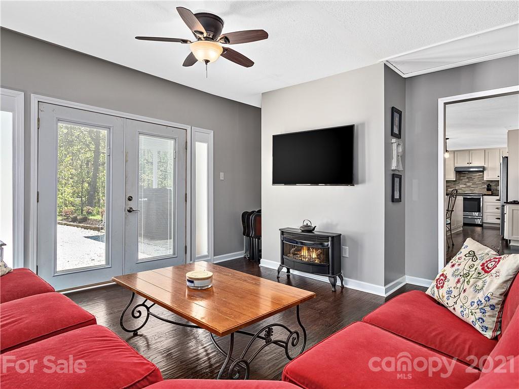 1726 North Rugby Road Hendersonville, NC 28791 - Photo 3 of 25 Gallery Image 3