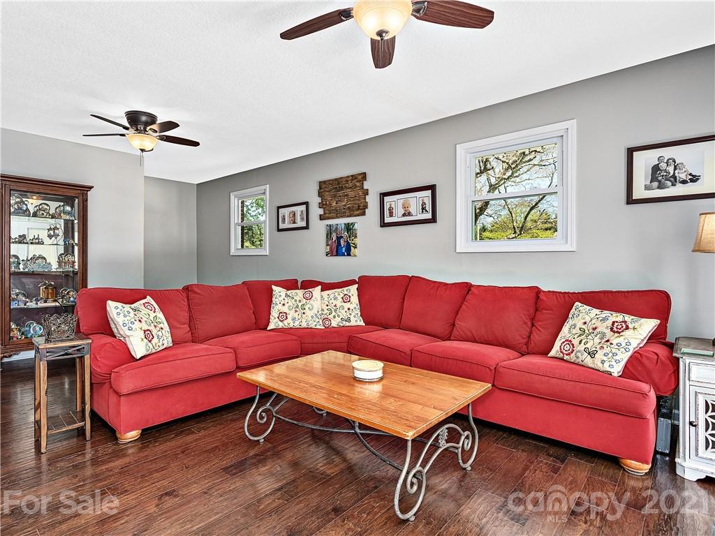 1726 North Rugby Road Hendersonville, NC 28791 - Photo 4 of 25 Gallery Image 4