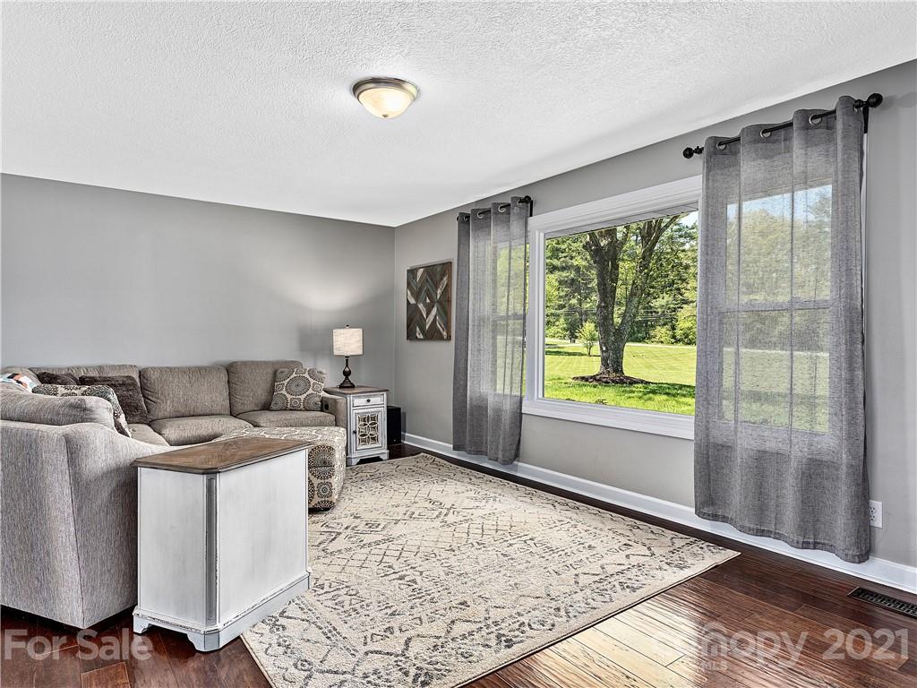 1726 North Rugby Road Hendersonville, NC 28791 - Photo 5 of 25 Gallery Image 5