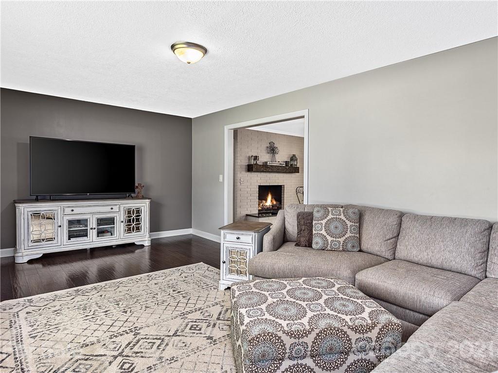 1726 North Rugby Road Hendersonville, NC 28791 - Photo 6 of 25 Gallery Image 6