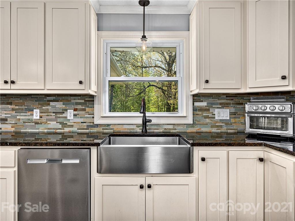 1726 North Rugby Road Hendersonville, NC 28791 - Photo 10 of 25 Gallery Image 10