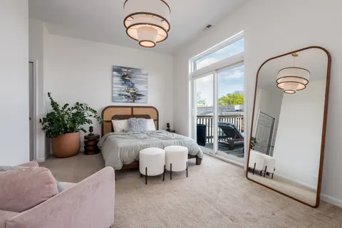 $700,000 | 2849 North Damen Avenue, Unit 3, Chicago, IL 60618