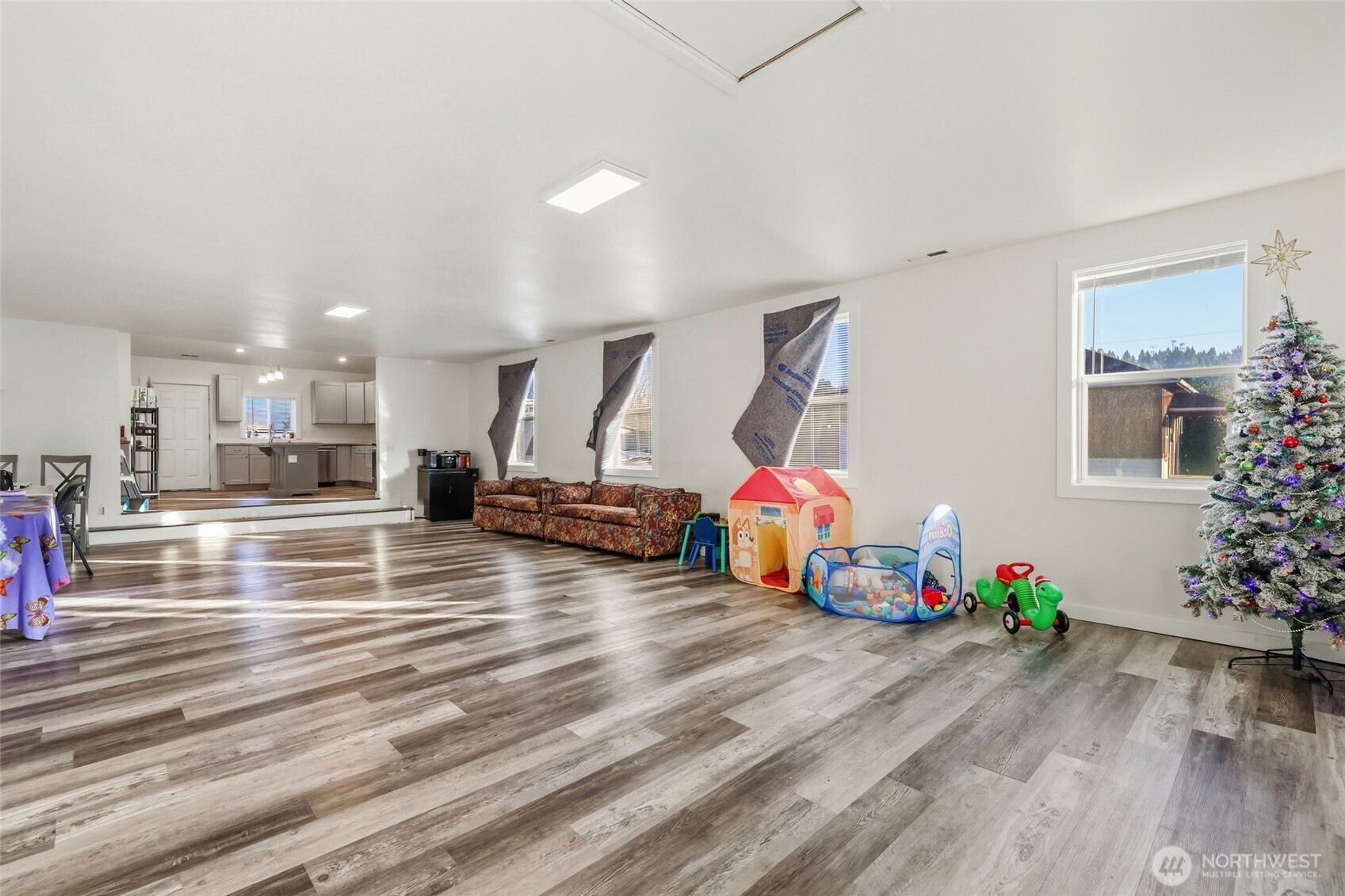 856 Northwest Folsom Street Chehalis, WA 98532 - Photo 7 of 38 a living room with furniture and a potted plant