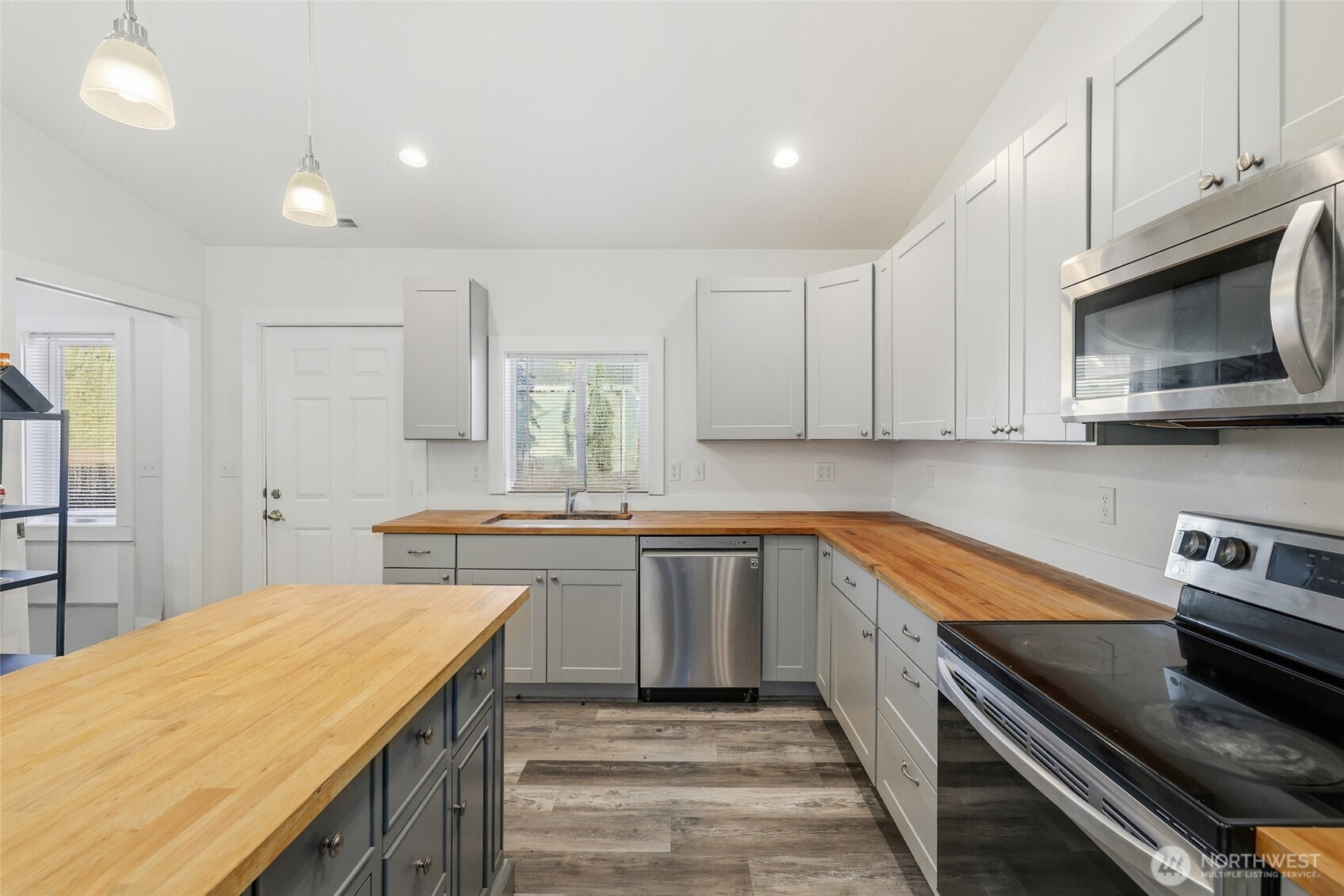 856 Northwest Folsom Street Chehalis, WA 98532 - Photo 10 of 38 a kitchen with a sink stove and microwave