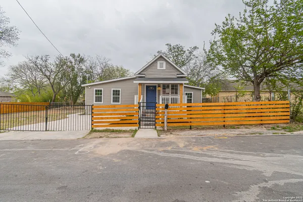 $1,500 | 324 Bargas Street, San Antonio, TX 78210