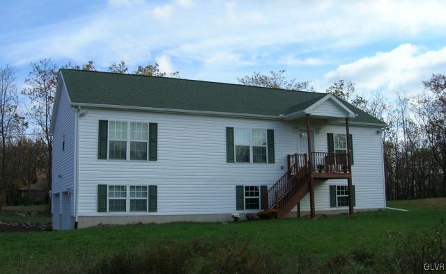 Beautiful 3 Bedroom/2 Bath Raised Ranch home built
