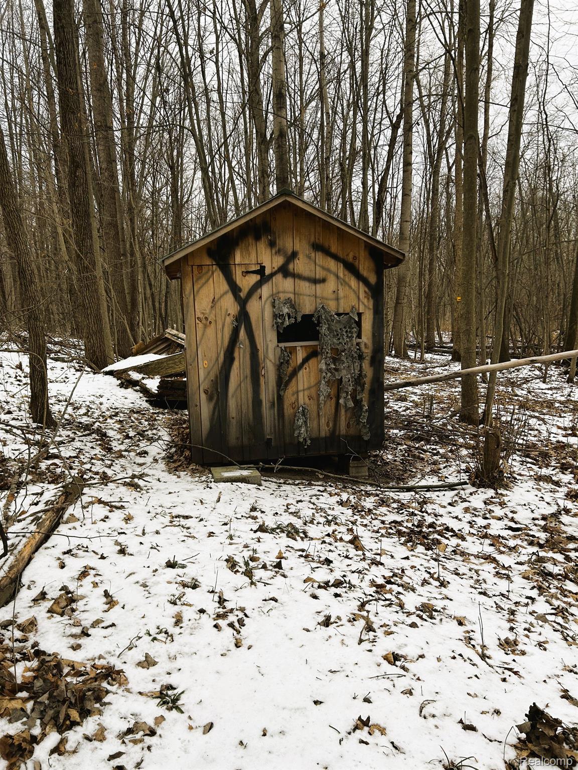 1726 Peavy Road Howell, MI 48843 - Photo 35 of 43 Deer blind #1 is included in sale