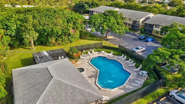 $2,000 | 588 Trace Circle, Unit 211, Deerfield Beach, FL 33441