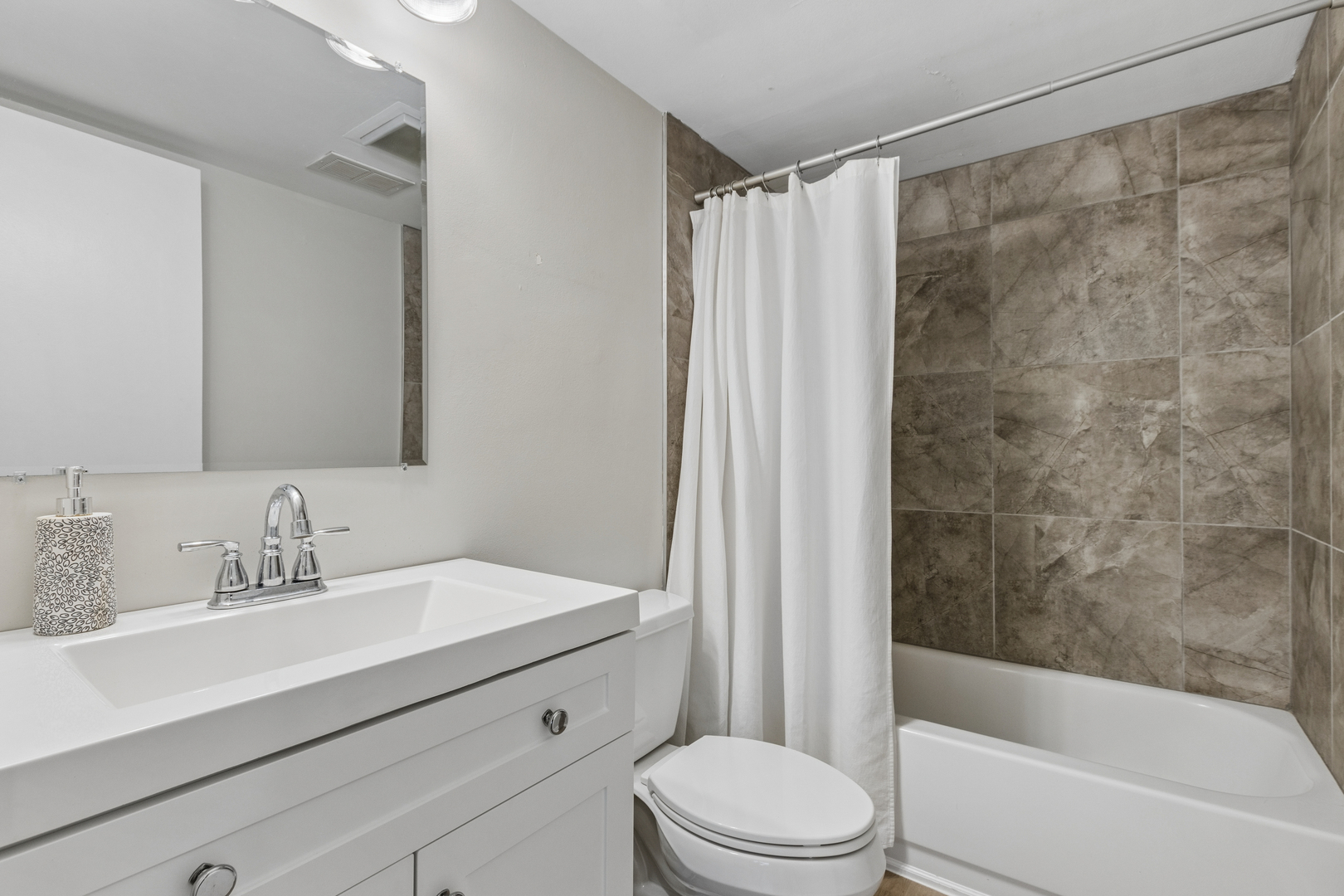 1 Renaissance Place, Unit 717 Palatine, IL 60067 - Photo 12 of 25 Gallery Image 12