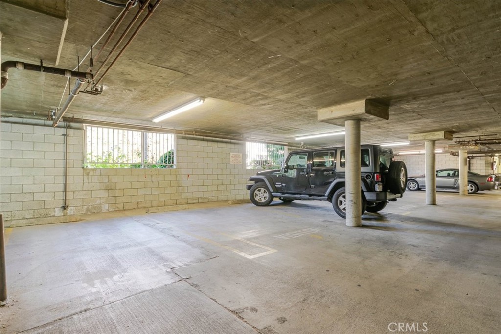 4430 Noble Avenue, Unit 202 Sherman Oaks, CA 91403 - Photo 11 of 36