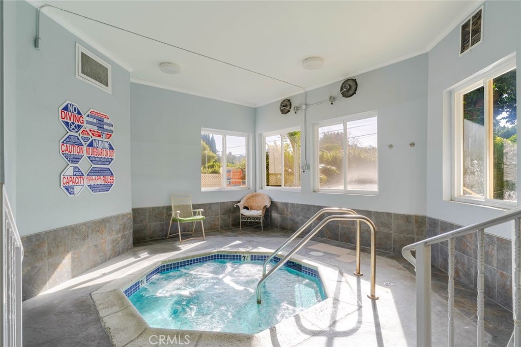 4430 Noble Avenue, Unit 202 Sherman Oaks, CA 91403 - Photo 12 of 36