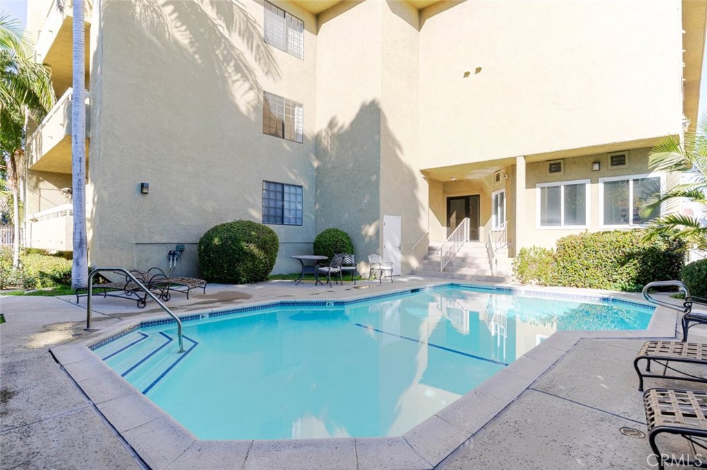 4430 Noble Avenue, Unit 202 Sherman Oaks, CA 91403 - Photo 14 of 36