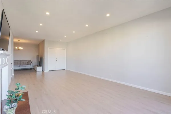 $4,100 | 4430 Noble Avenue, Unit 202, Sherman Oaks, CA 91403