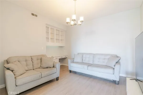 $4,100 | 4430 Noble Avenue, Unit 202, Sherman Oaks, CA 91403