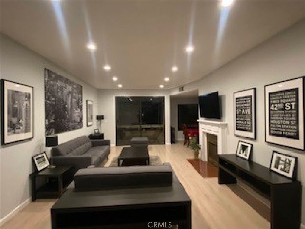 4430 Noble Avenue, Unit 202 Sherman Oaks, CA 91403 - Photo 2 of 36