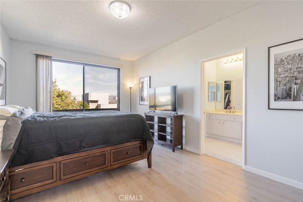 4430 Noble Avenue, Unit 202 Sherman Oaks, CA 91403 - Photo 26 of 36