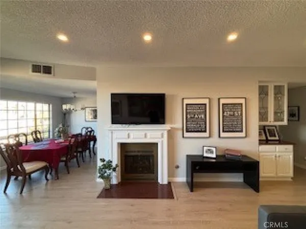 $4,100 | 4430 Noble Avenue, Unit 202, Sherman Oaks, CA 91403