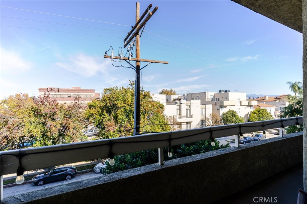 4430 Noble Avenue, Unit 202 Sherman Oaks, CA 91403 - Photo 32 of 36