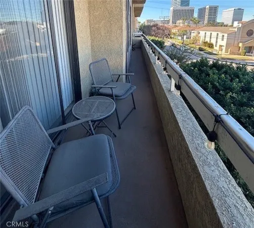 $4,100 | 4430 Noble Avenue, Unit 202, Sherman Oaks, CA 91403