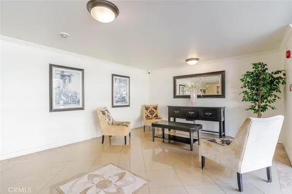 $4,100 | 4430 Noble Avenue, Unit 202, Sherman Oaks, CA 91403