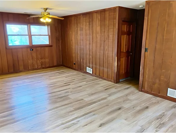 $1,350 | 152 North Avenue, Unit 9, Wauconda, IL 60084