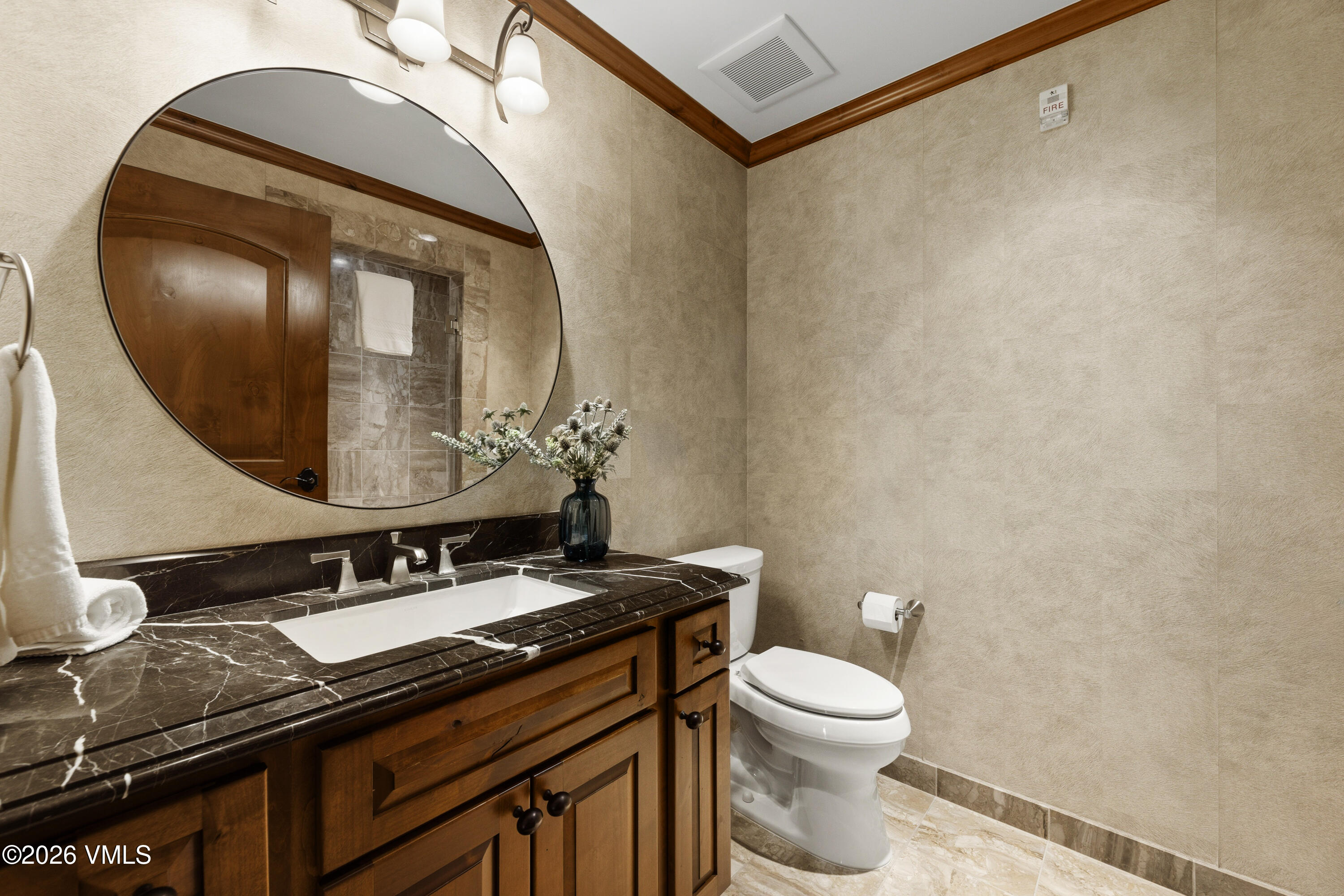 728 West Lionshead Circle, Unit R514 Vail, CO 81657 - Photo 33 of 36 En-suite guest bathroom