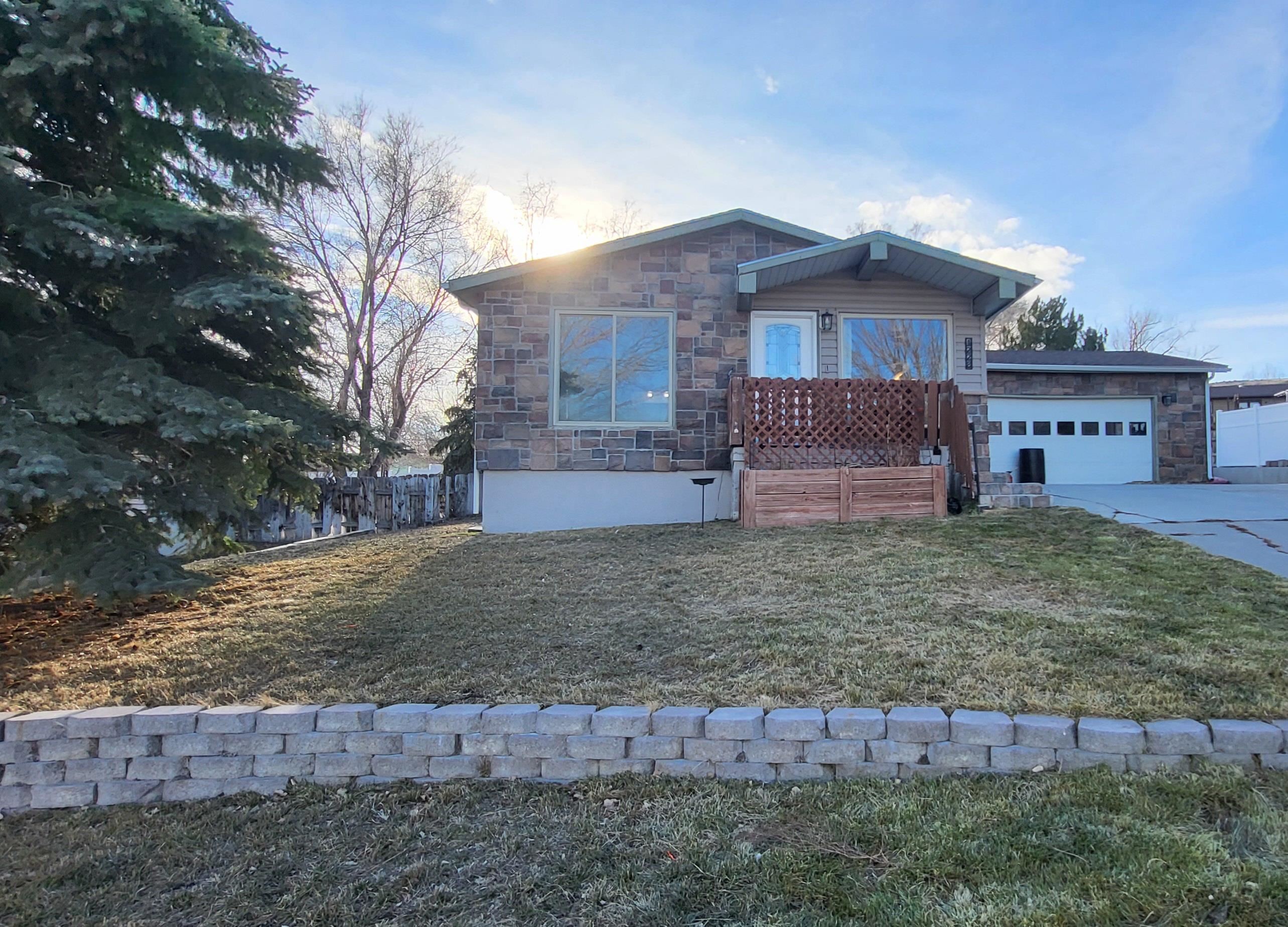 1228 Perrine Street Rawlins, WY 82301 - Photo 4 of 46