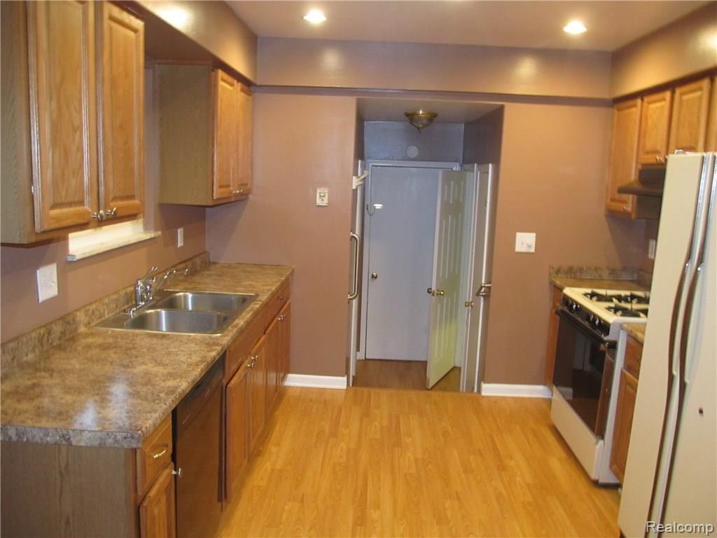 3755 Ludwig Road Oxford, MI 48371 - Photo 4 of 27 IMG_6398.JPG