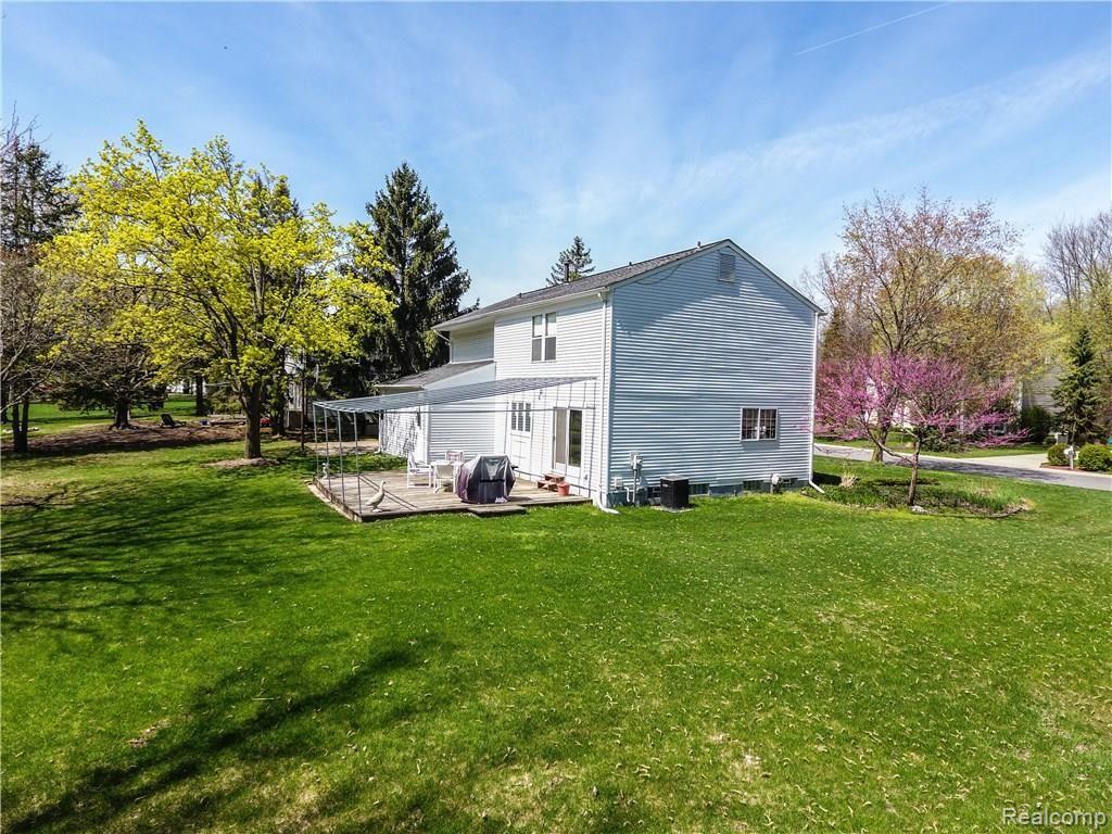 1263 West Fairview Lane Rochester, MI 48306 - Photo 5 of 30 1263 W Fairview-103.jpg