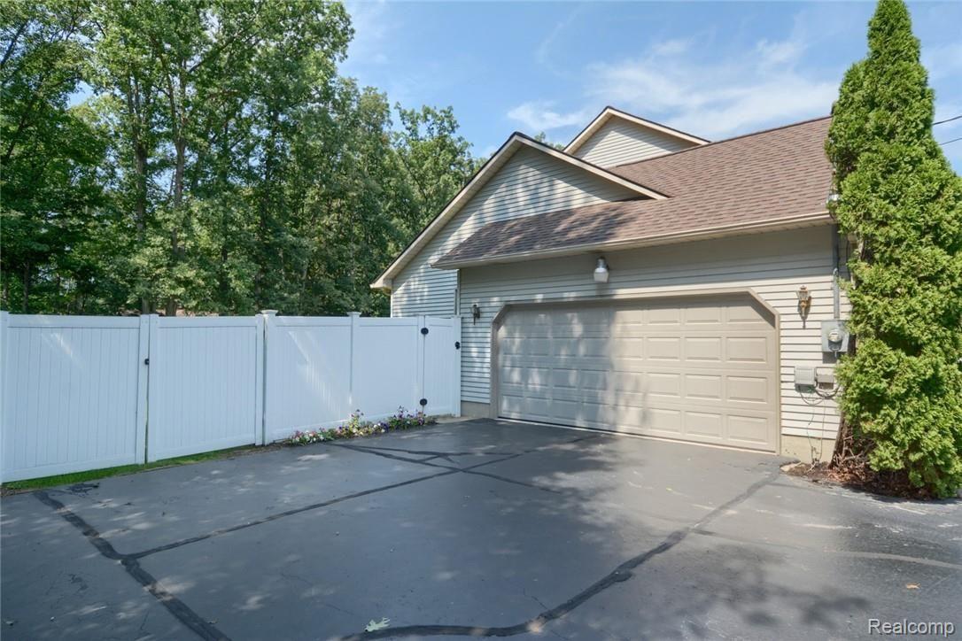 1046 South Gale Road Davison, MI 48423 - Photo 5 of 54 DSC_0211-HDR(3).jpg