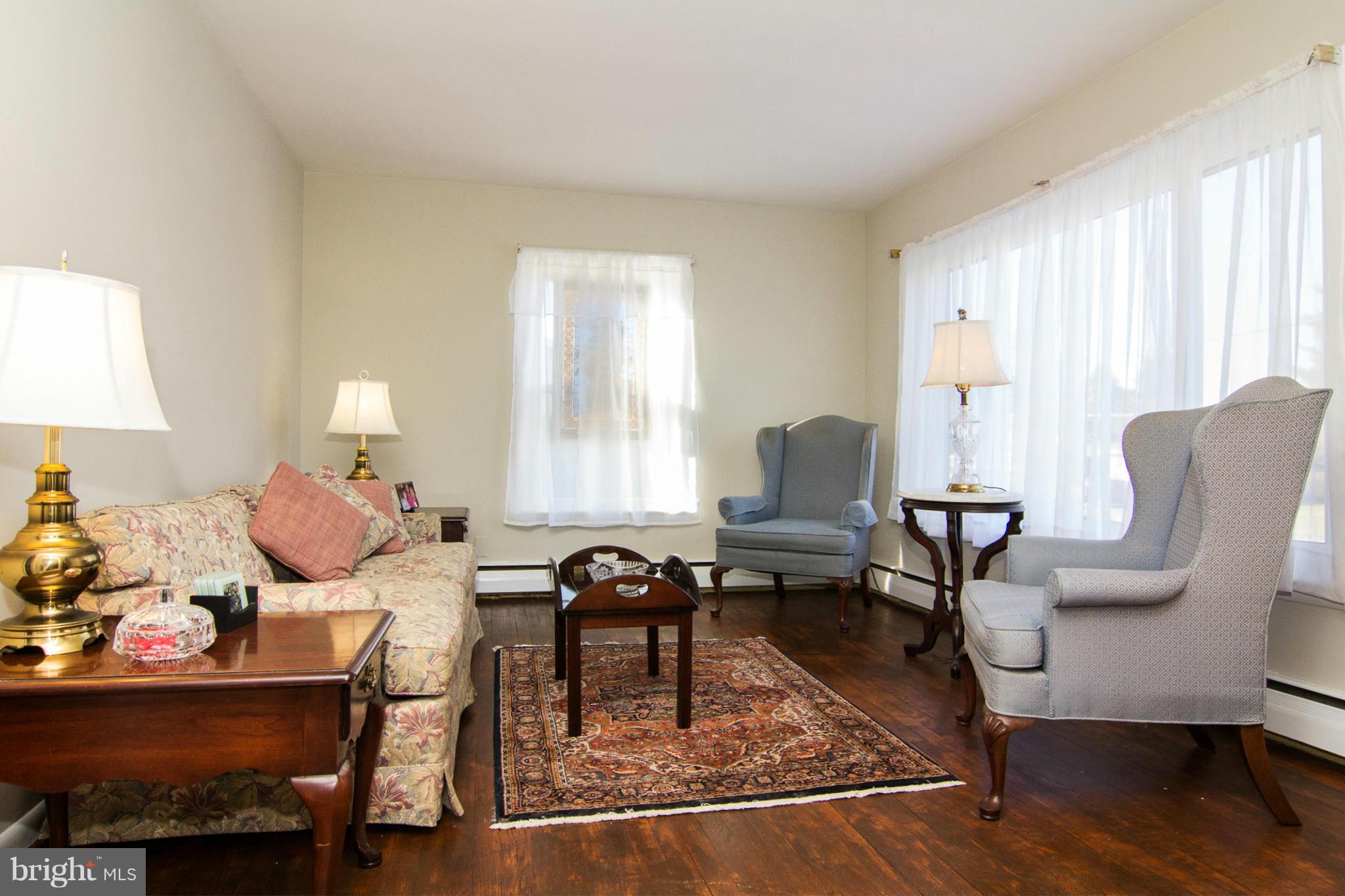 329 Hook Road Westminster, MD 21157 - Photo 4 of 28 Living Room
