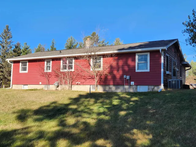 $260,900 | 16101 West County Hill Road, Hayward, WI 54843