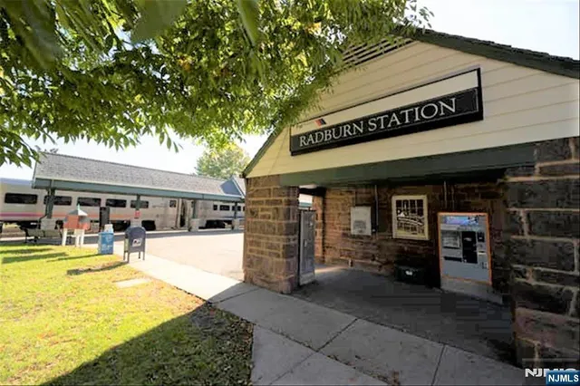 $299,000 | 25-18 High Street, Unit A, Fair Lawn, NJ 07410