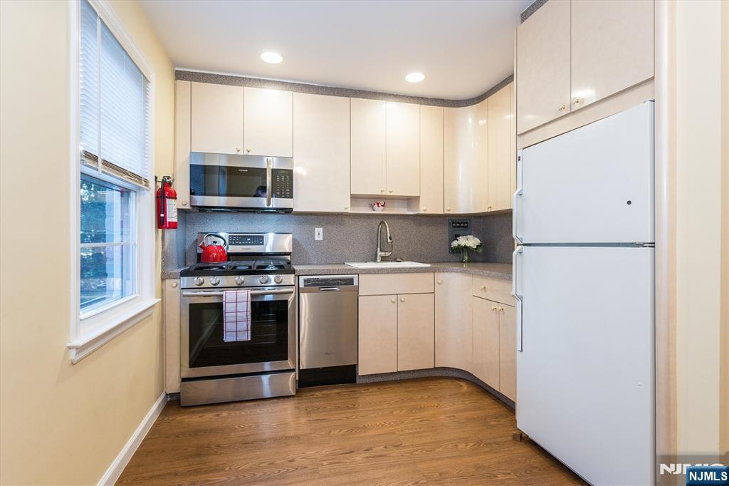 25-18 High Street, Unit A Fair Lawn, NJ 07410 - Photo 8 of 29