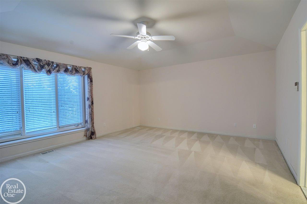 538 Springview Drive Rochester, MI 48307 - Photo 32 of 58 50031002-31.JPG