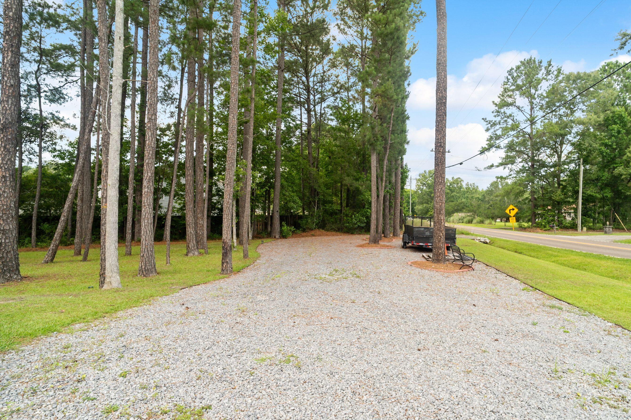 689 West Butternut Road Summerville, SC 29483 - Photo 9 of 47 .