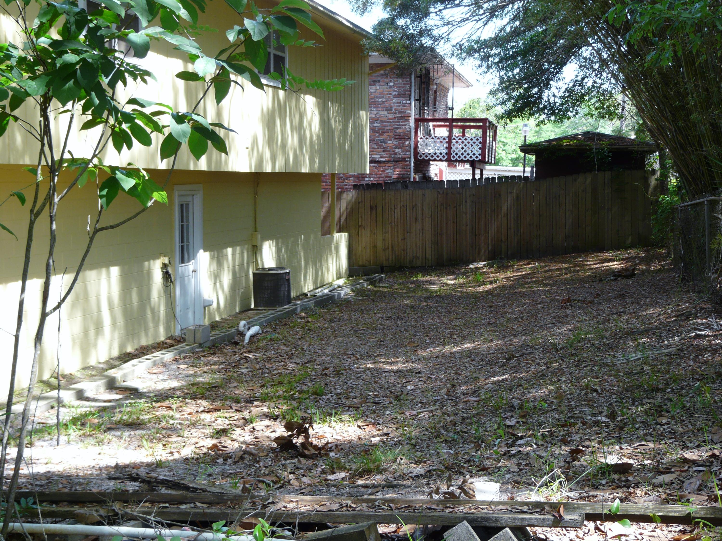 14 6th Street Shalimar, FL 32579 - Photo 13 of 23 a backyard of a house with a tree