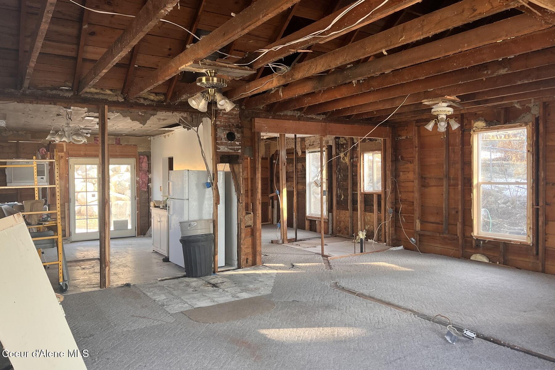 525 Big Hill Road Hope, ID 83836 - Photo 3 of 17 Inside