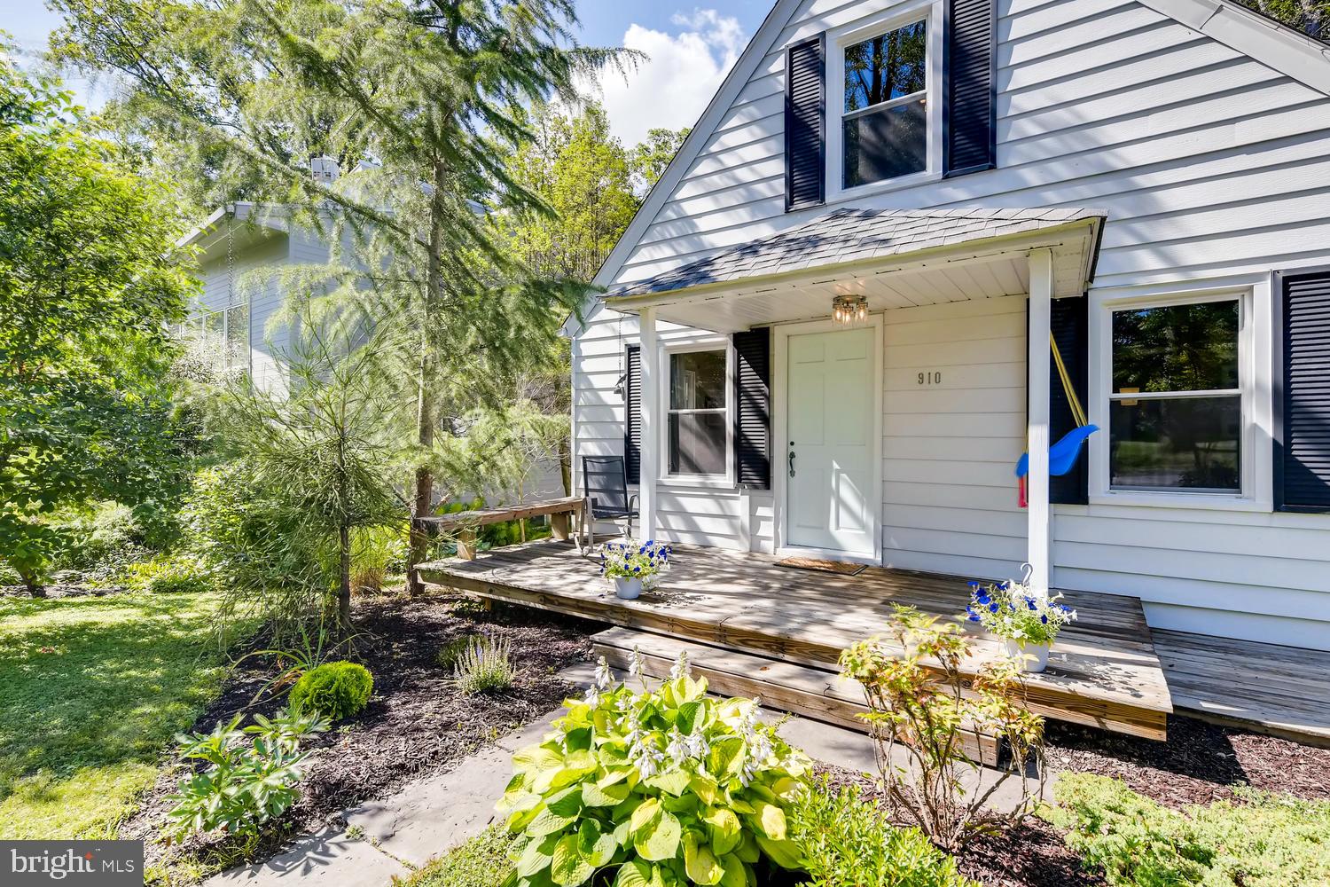 910 Litchfield Road Baltimore, MD 21239 - Photo 3 of 32