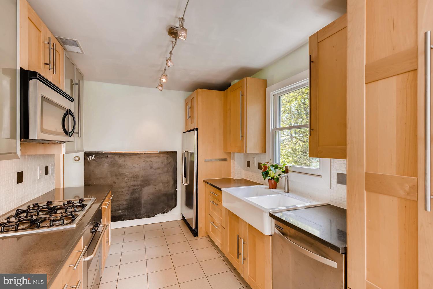 910 Litchfield Road Baltimore, MD 21239 - Photo 21 of 32