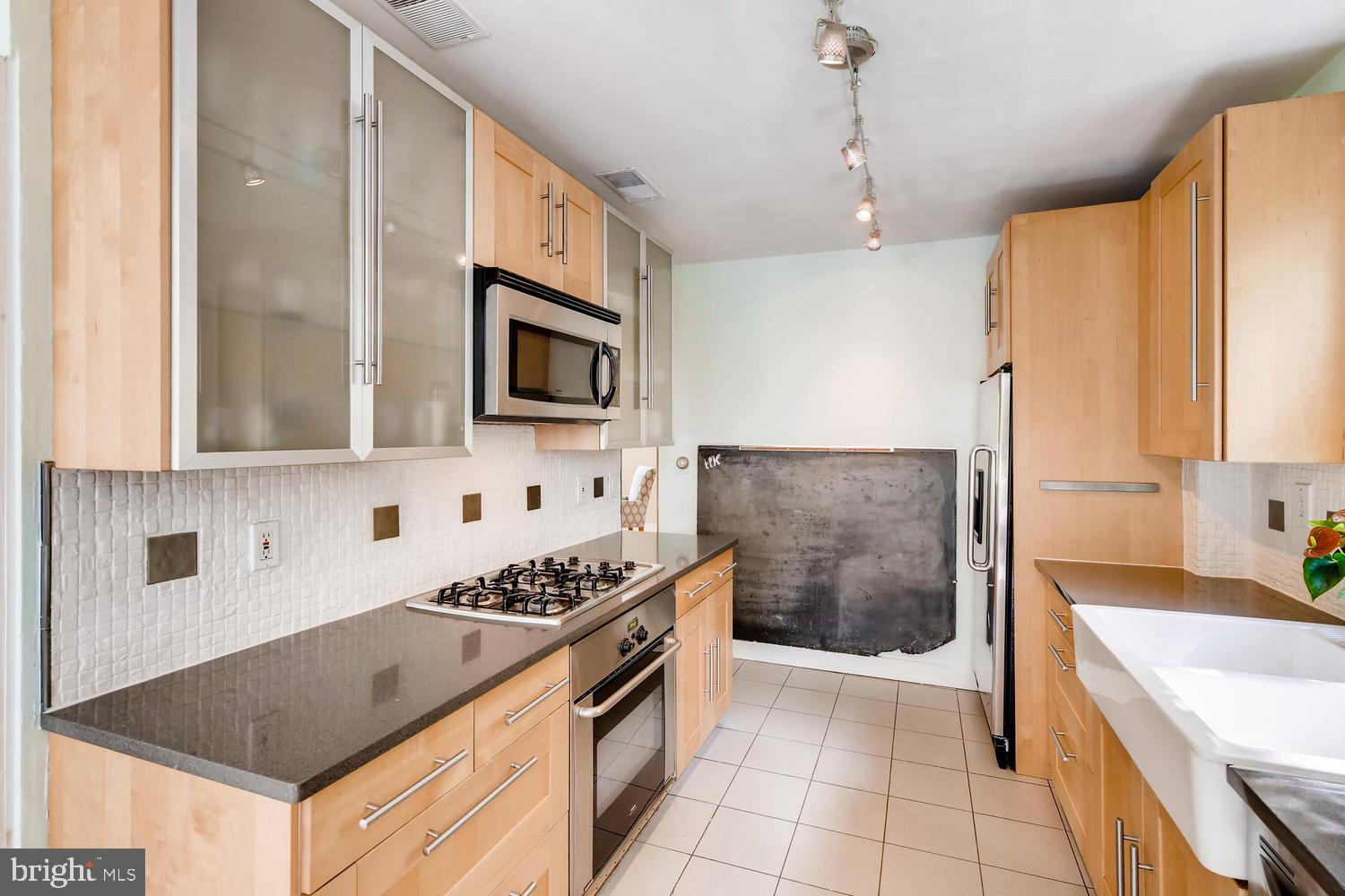 910 Litchfield Road Baltimore, MD 21239 - Photo 7 of 32