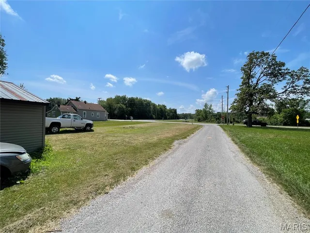 $14,900 | 138 Mount Olive Il 62069, Mount Olive, IL 62069