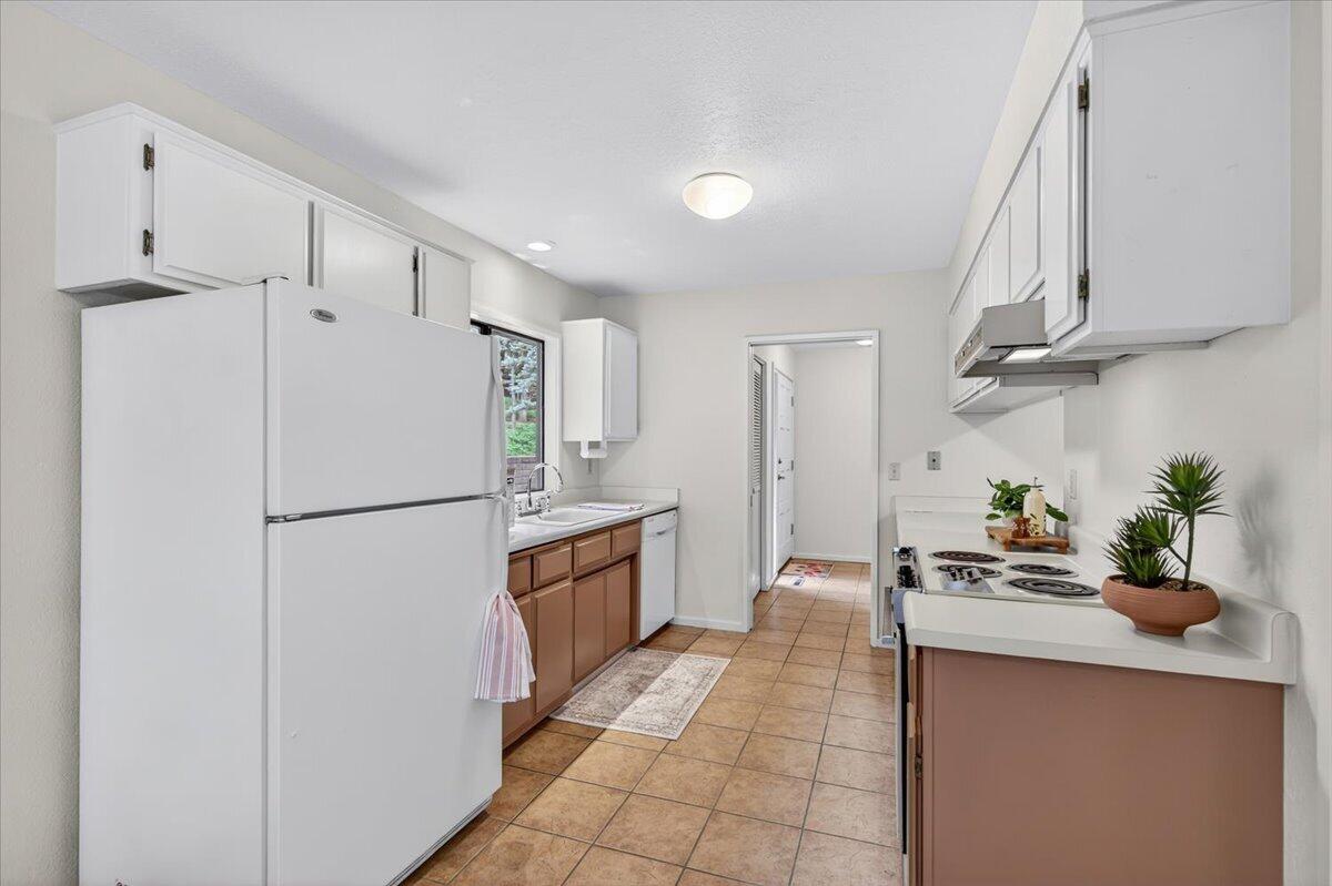 2647 Freedom Way Medford, OR 97504 - Photo 16 of 38 a kitchen with stainless steel appliances a refrigerator sink and cabinets