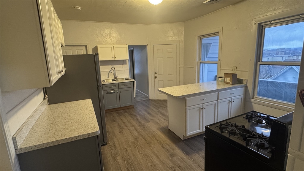 30 Elliot Street, Unit 3 Worcester, MA 01605 - Photo 2 of 9