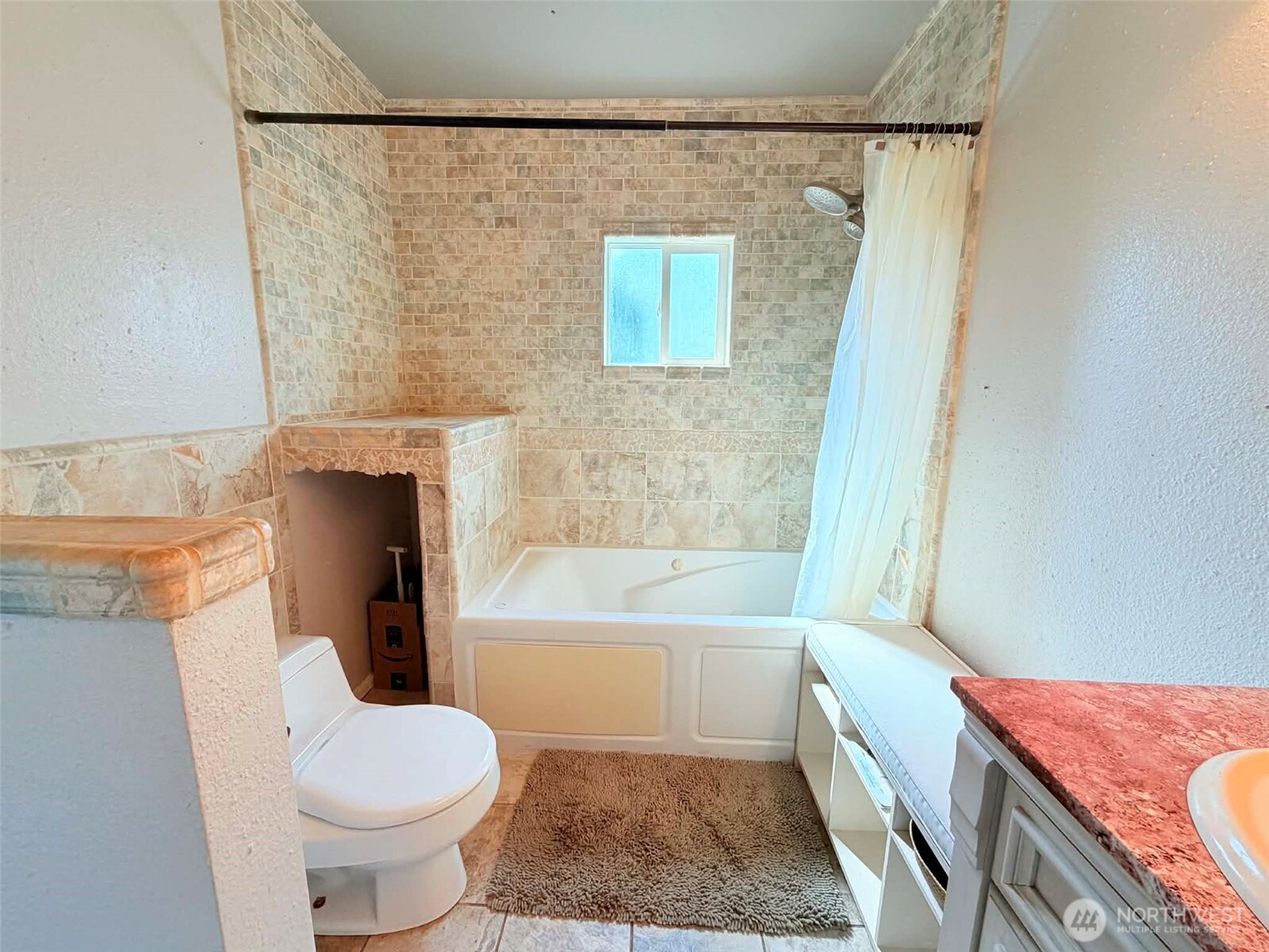 2006 West Second Street Aberdeen, WA 98520 - Photo 26 of 39 a bathroom with a sink toilet and bathtub