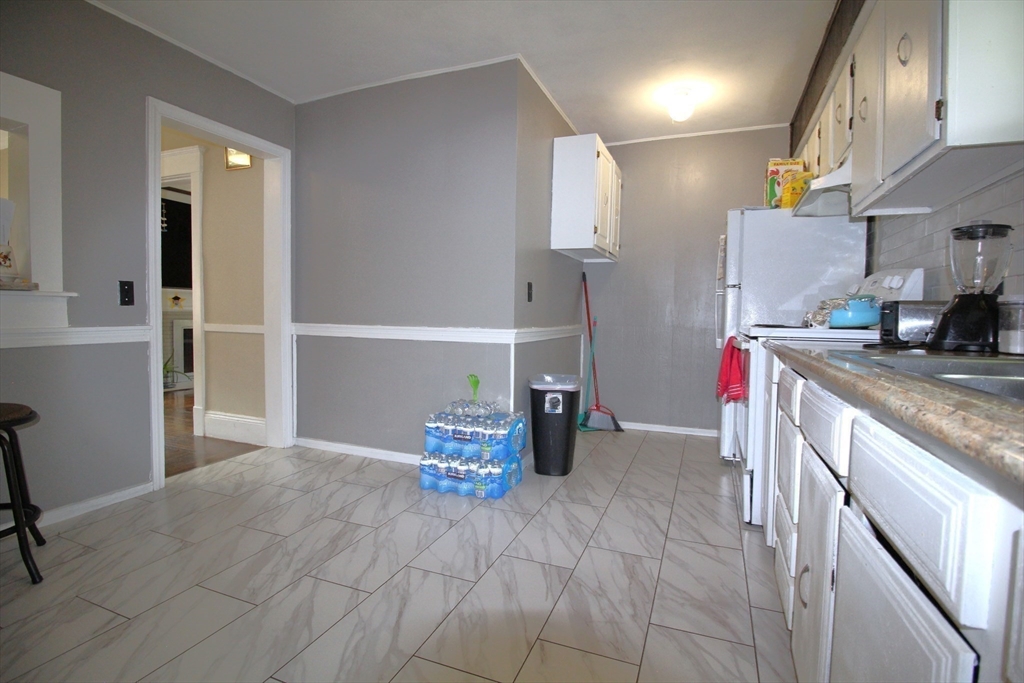 61 Kimberly Avenue Springfield, MA 01108 - Photo 25 of 39