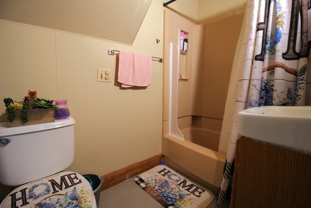 61 Kimberly Avenue Springfield, MA 01108 - Photo 32 of 39 a bathroom with a bathtub sink and toilet