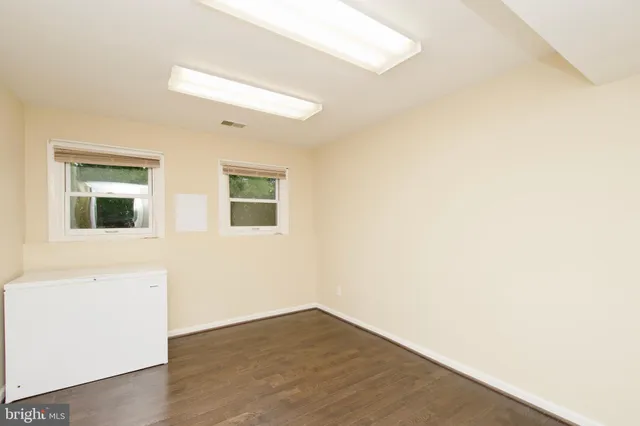 $699,900 | 6211 Glenshire Row, Alexandria, VA 22315